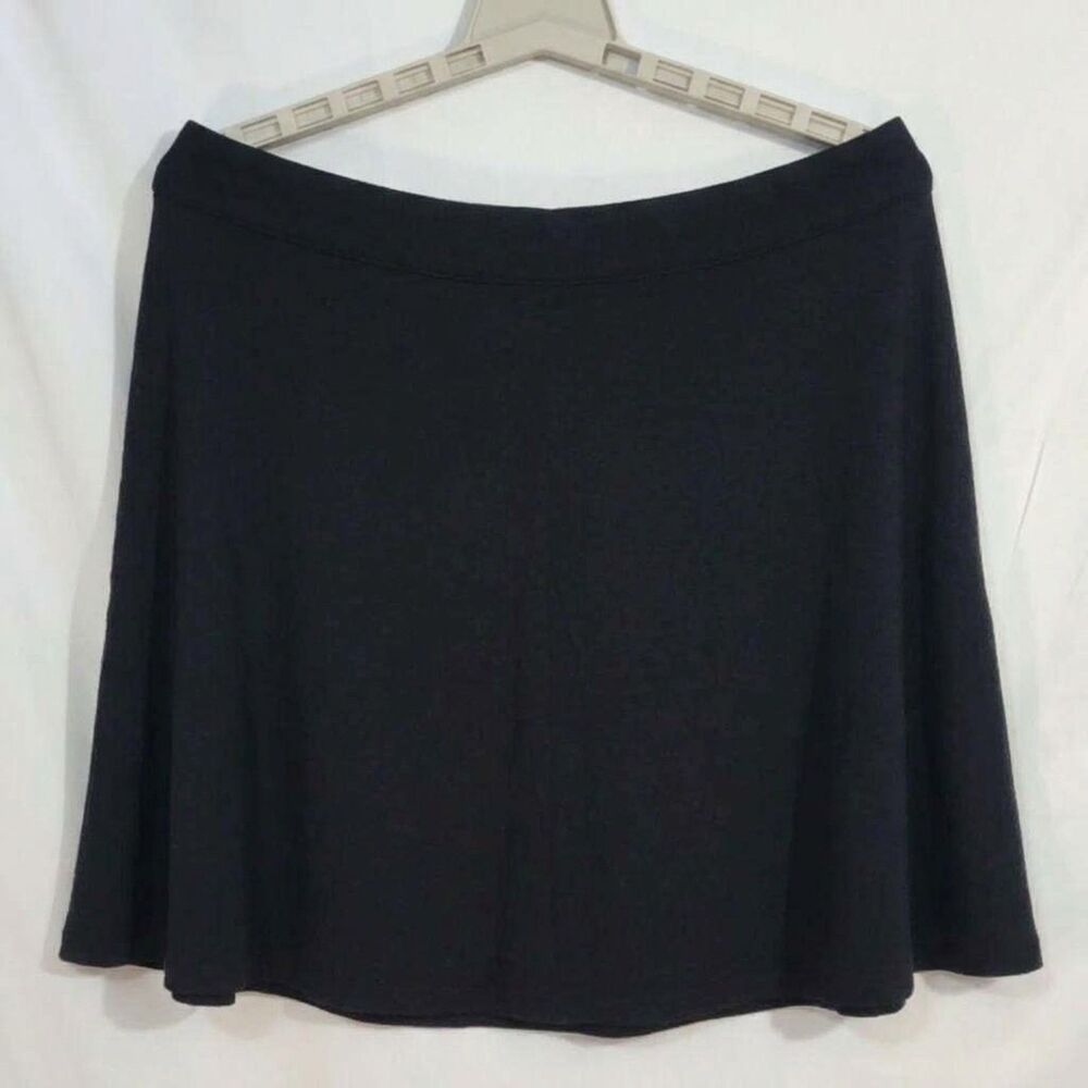 O-Ring Exposed Front Zipper Flared Mini Skirt in Solid Black L